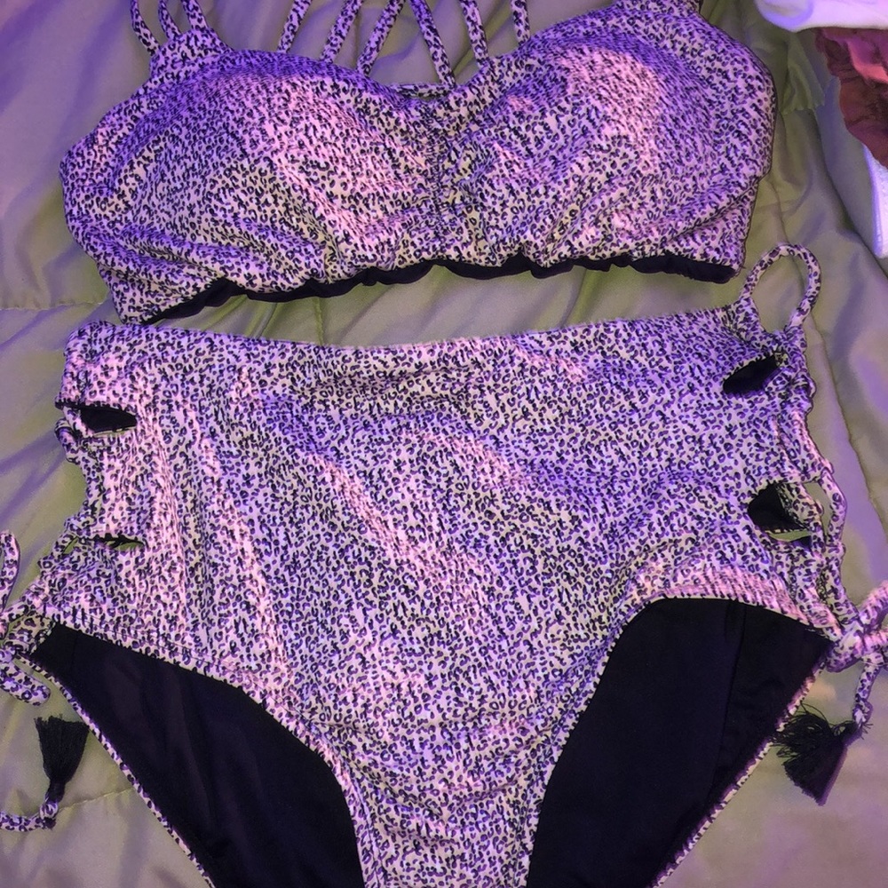 clothes - Picture 10 of 10